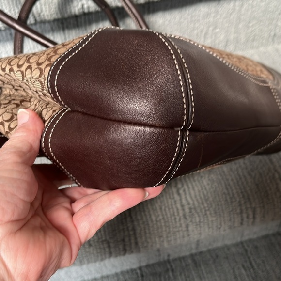 Coach Soho Legacy Signature small C’s Jacquard / dark brown leather buckle front - Picture 10 of 17